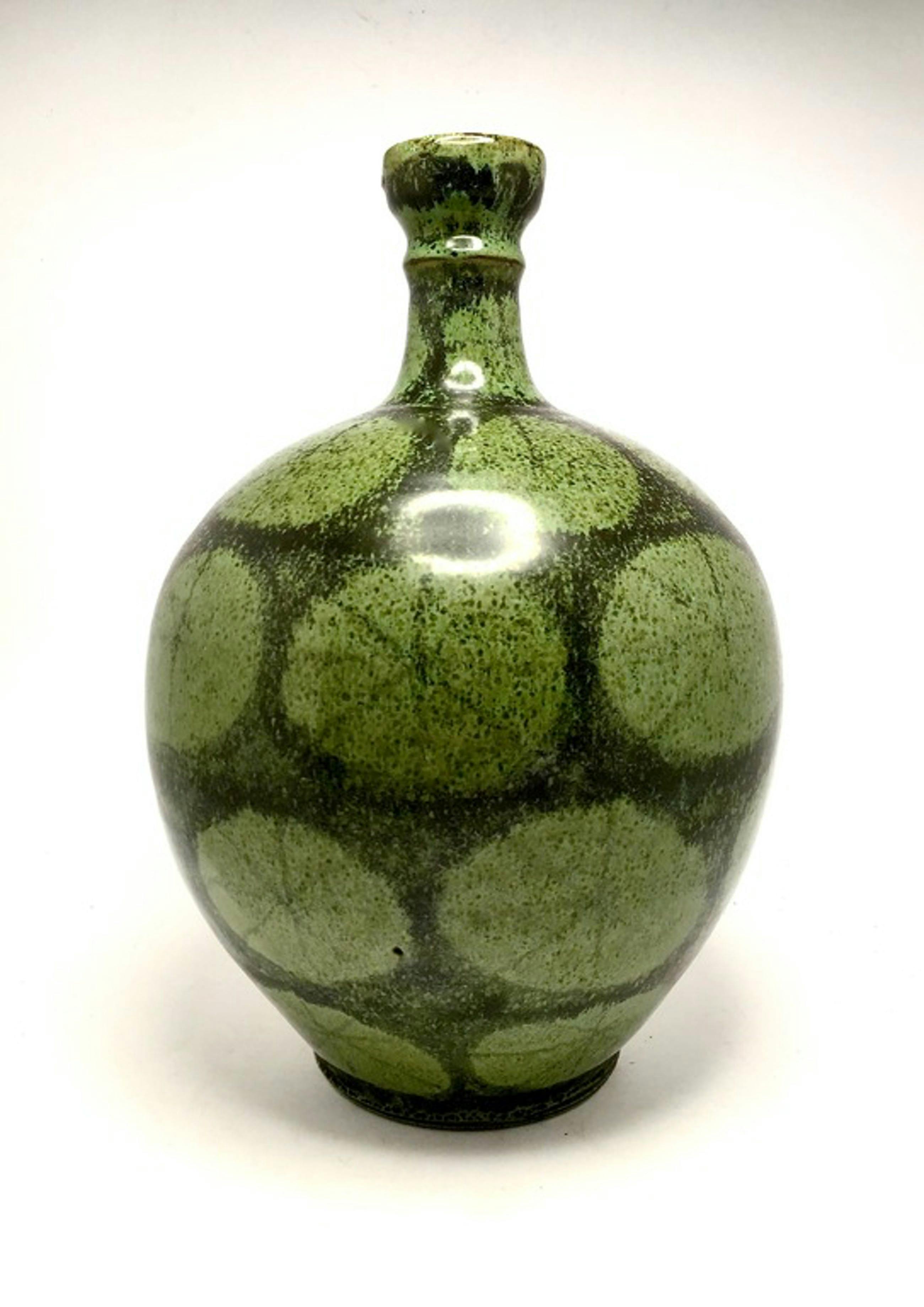 Henk Potters Oisterwijk - Grote groene fles vaas met stilistisch floraal decor kopen? Bied vanaf 5!