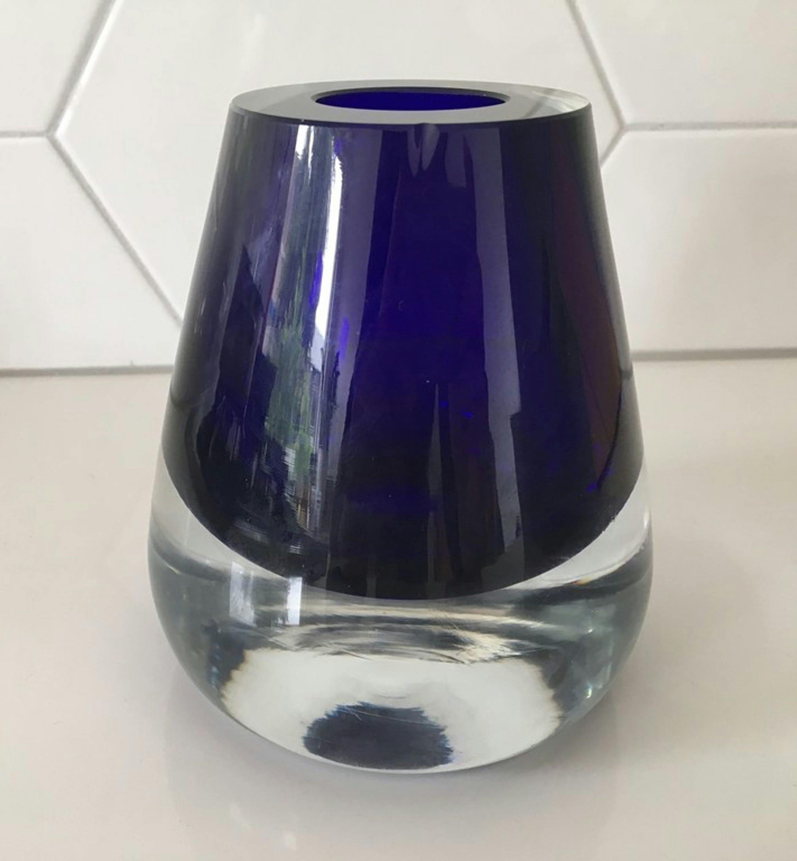 Zware blauwe kegel vormige studio glazen vaas kopen? Bied vanaf 30!
