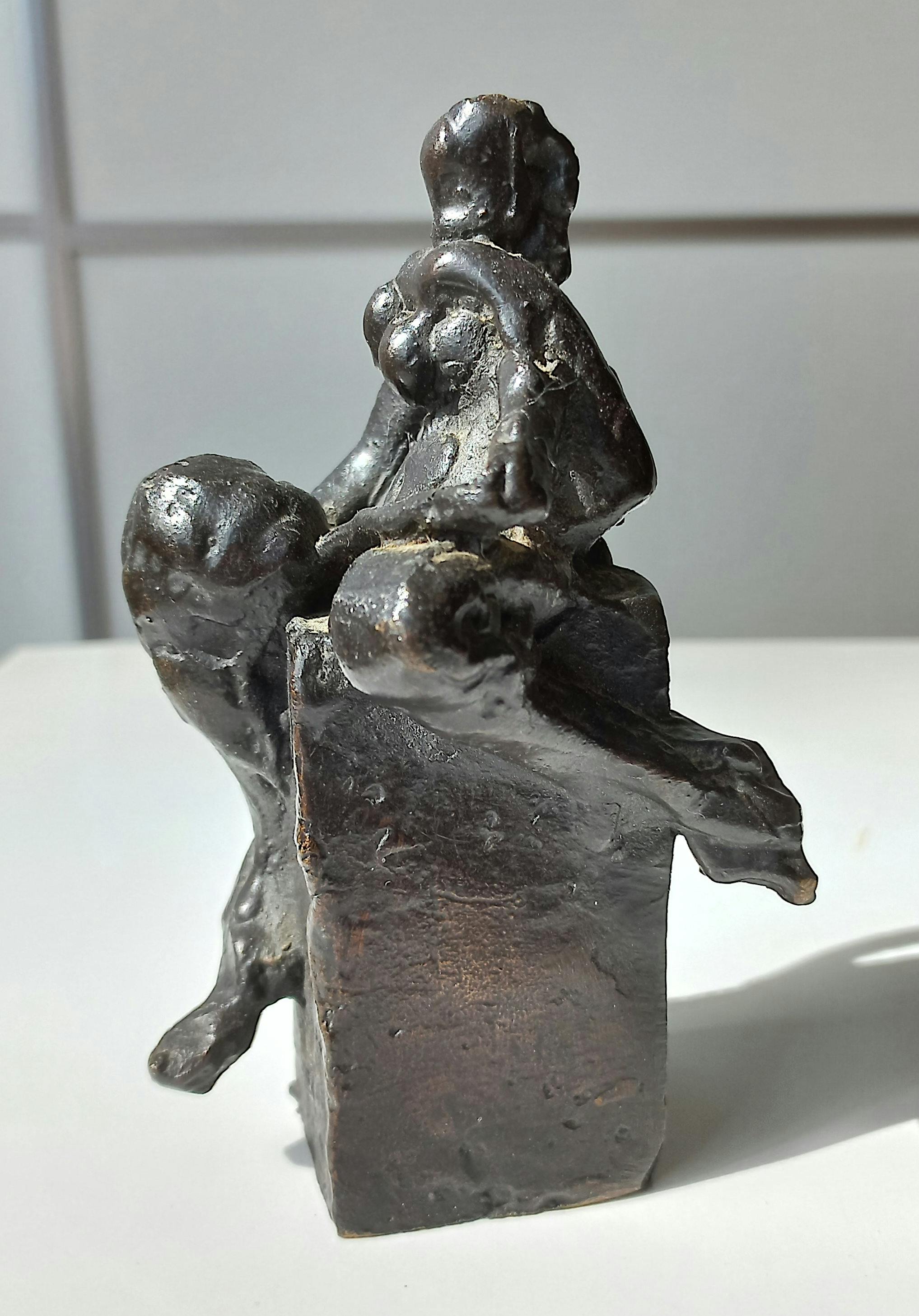 Pierre van Soest - Zittende vrouw, bronzen beeld kopen? Bied vanaf 325!