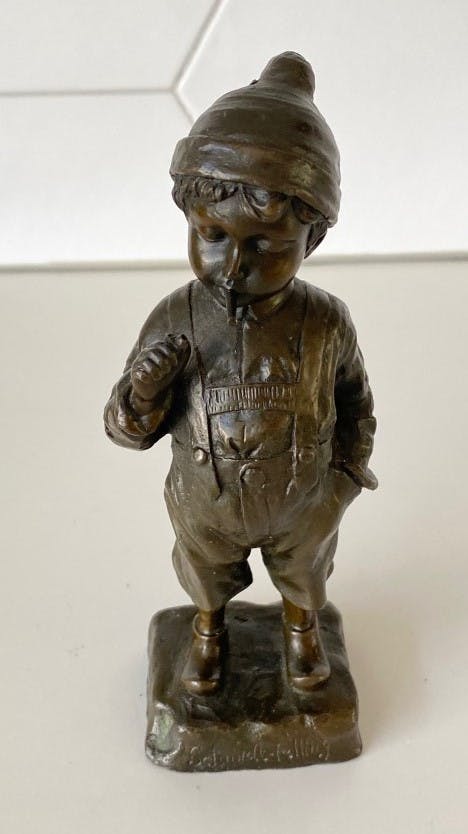 Julius Schmidt- Felling - Gepatineerd bronzen beeldje van een jongen die een sigaret rookt kopen? Bied vanaf 75!