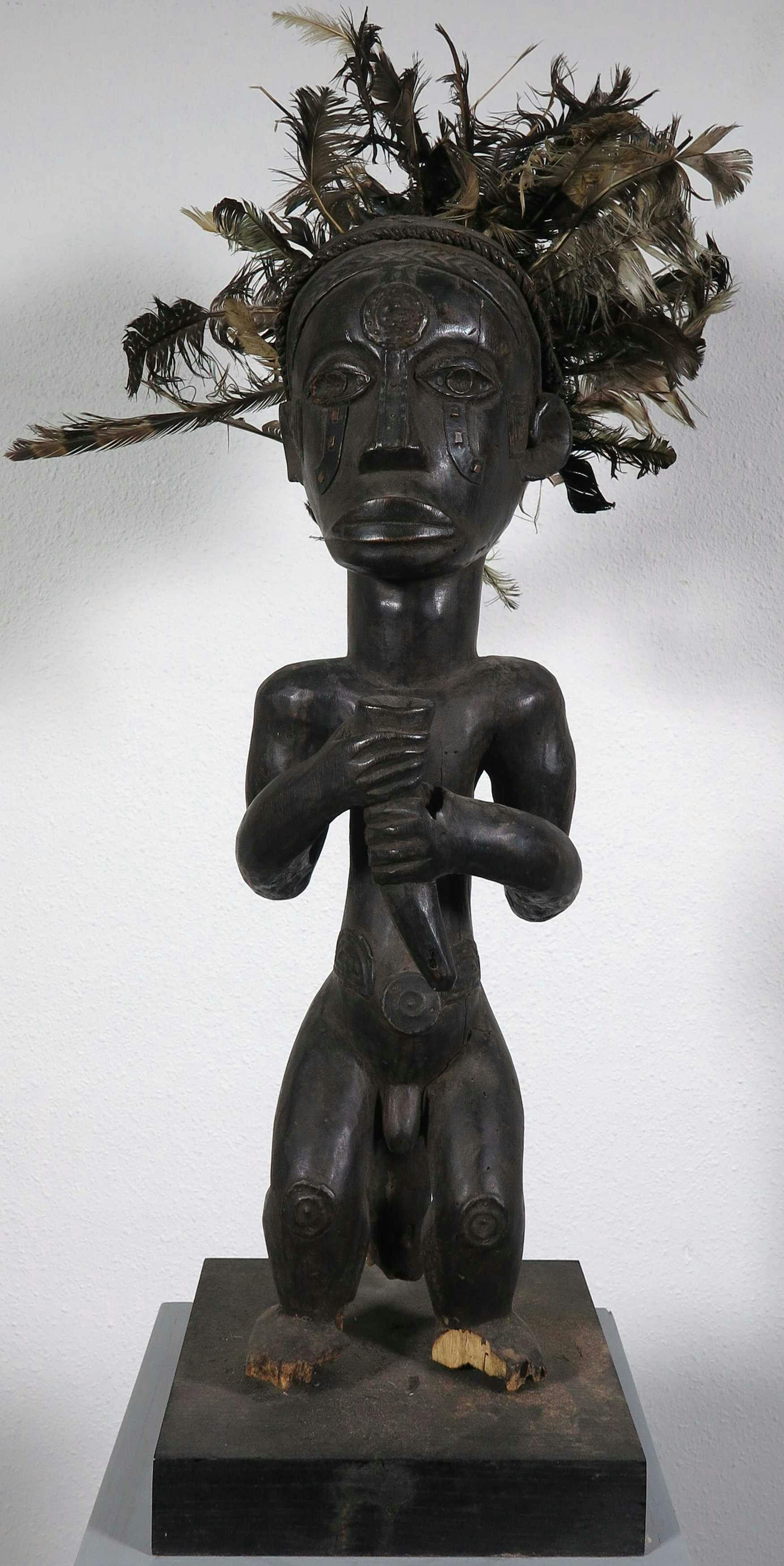 Fang Ntumu - stam uit Kameroen, houten beeld met veren kopen? Bied vanaf 450!